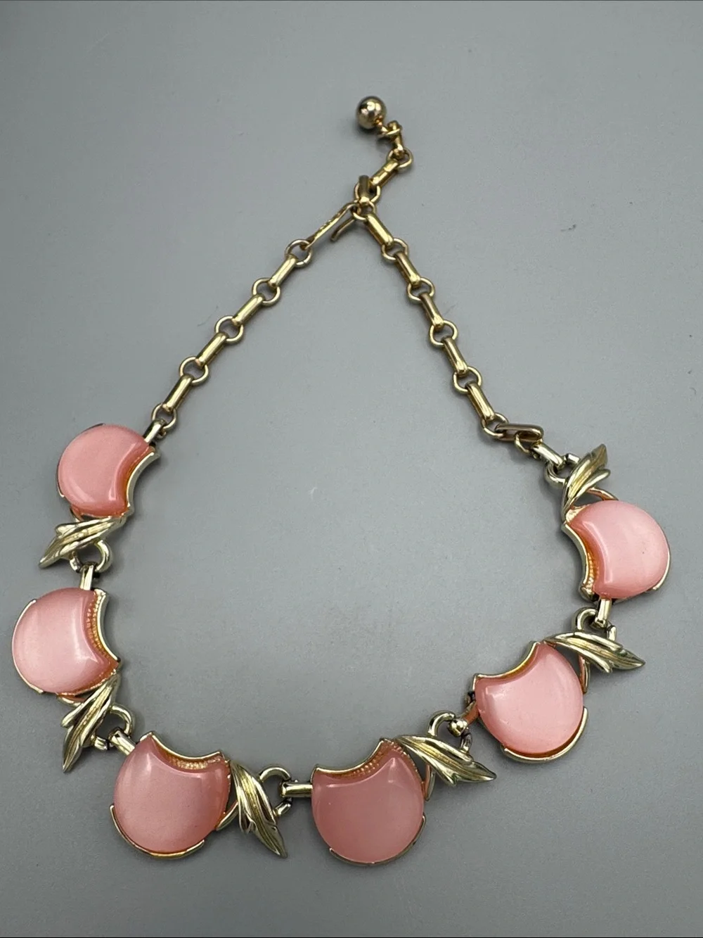 Rare Coro vintage pink cookie bite moon glow thermoset necklace - Picture 6 of 6